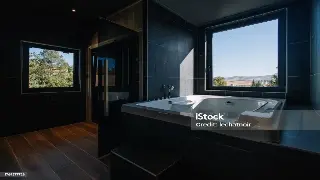 告别肩颈僵硬！武汉打工人必备：3招自我按摩术，拯救你的老腰！