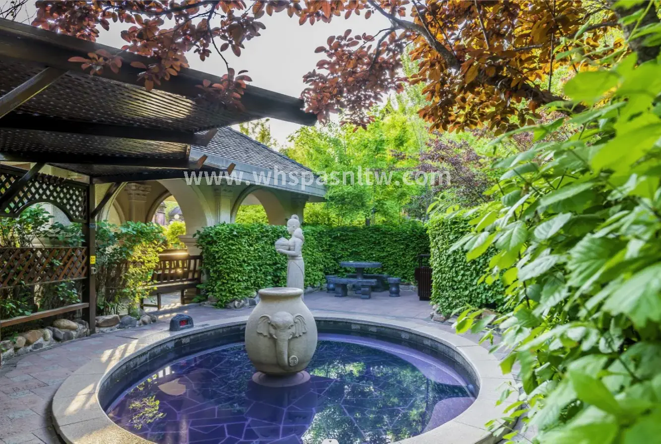 技师为顾客按摩